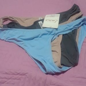 ❤4 FOR $25❤3 pairs of panties.